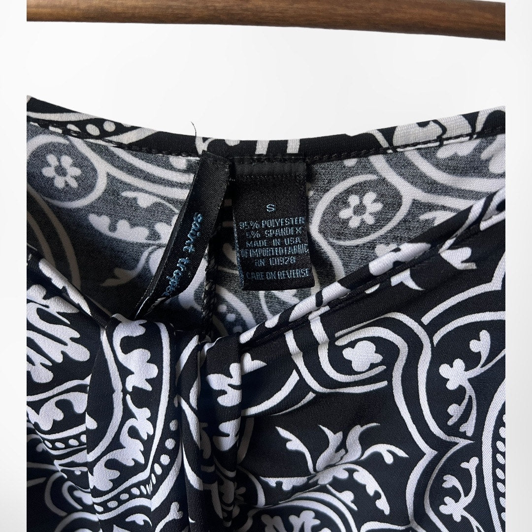 St. Tropez West Black & White Paisley Blouse Short Sleeve Stretch Top Size Small