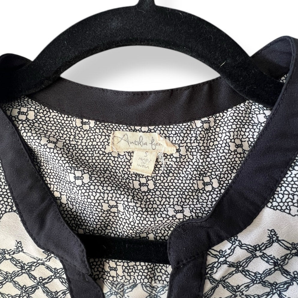 Antillia Femme Beige and Black Lace Print Tank Top