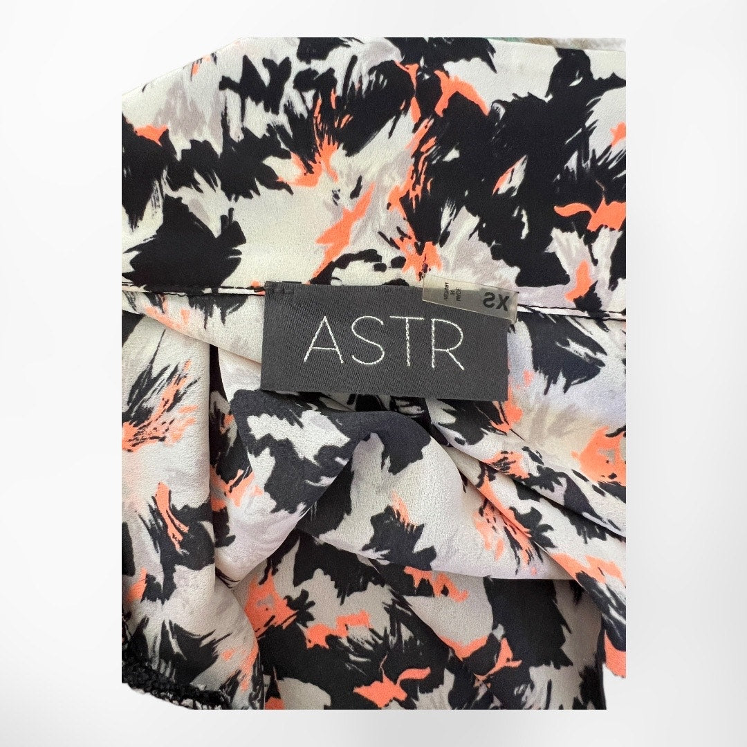 Astr THE LABEL | Lightweight Neon Floral Blazer