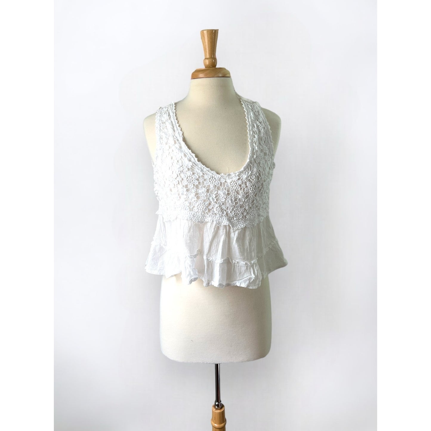 Mi Ami White Lace Peplum Cropped Blouse – Size M, 100% Cotton, Boho Style