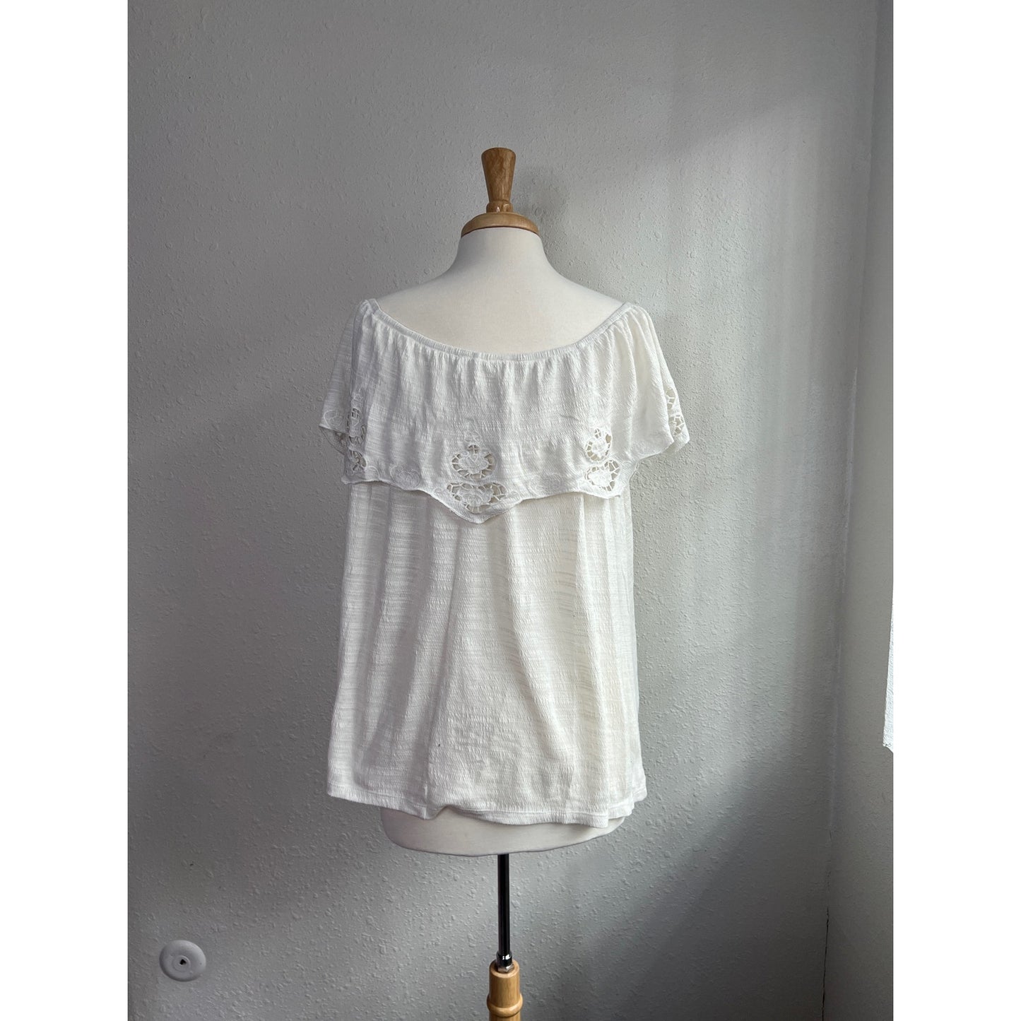 Boutique | Easel Cream Off-the-Shoulder Lace Blouse