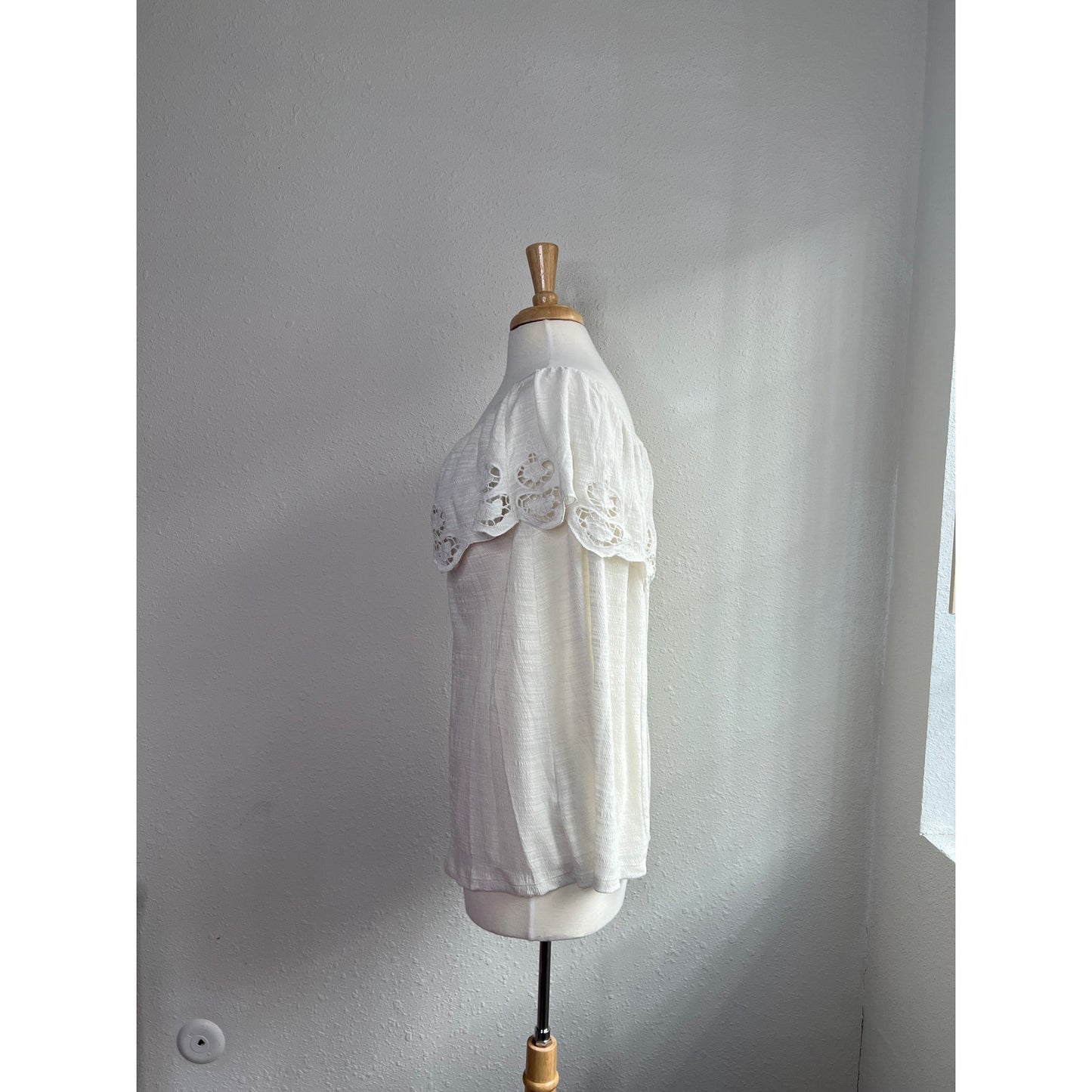 Boutique | Easel Cream Off-the-Shoulder Lace Blouse