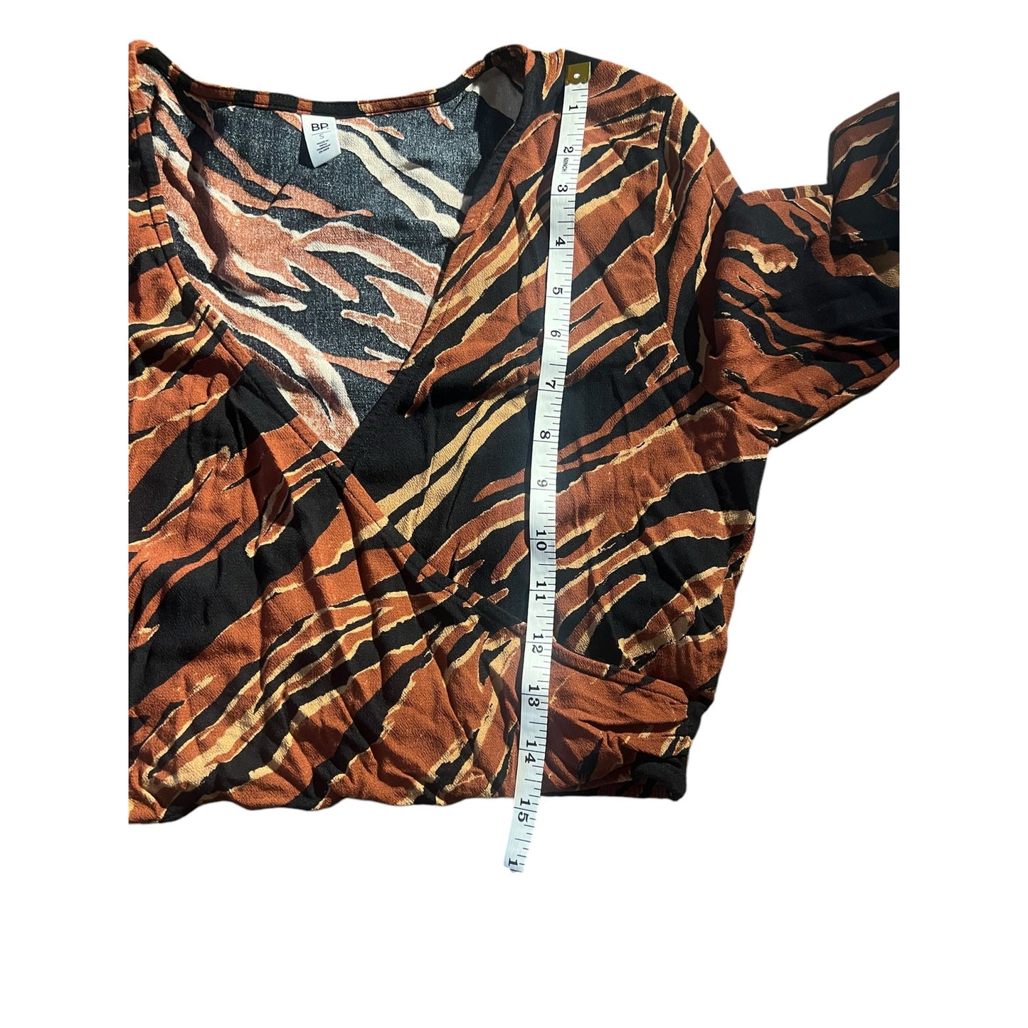 BP Long Sleeve V-Neck Brown Tiger Striped Crop Top Size S