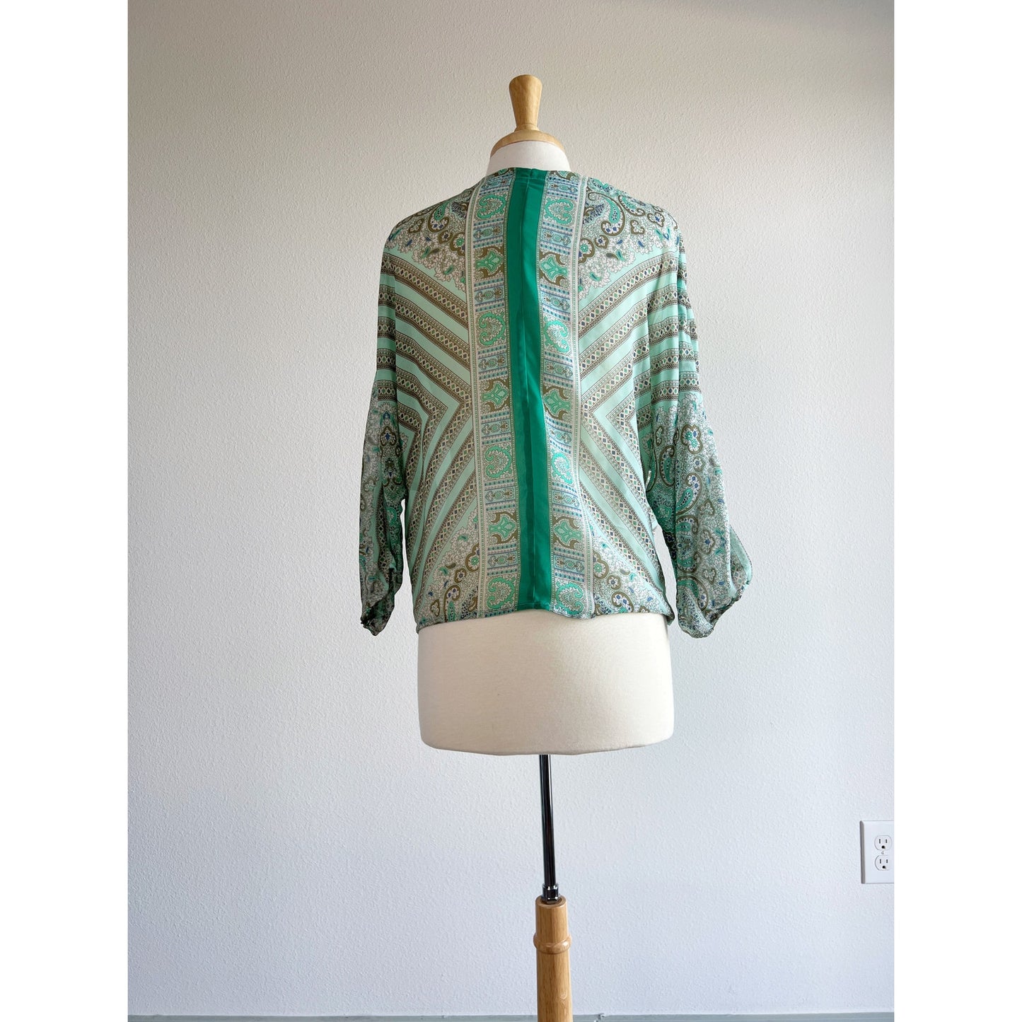 New York & Company Green Printed Keyhole Blouse