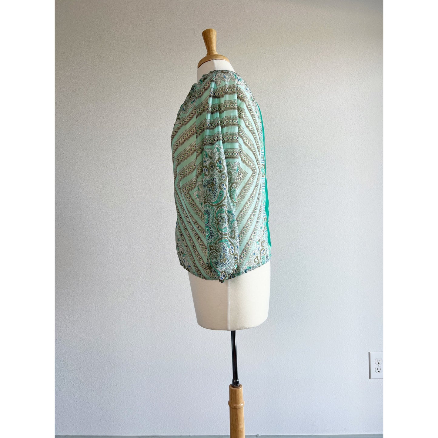 New York & Company Green Printed Keyhole Blouse